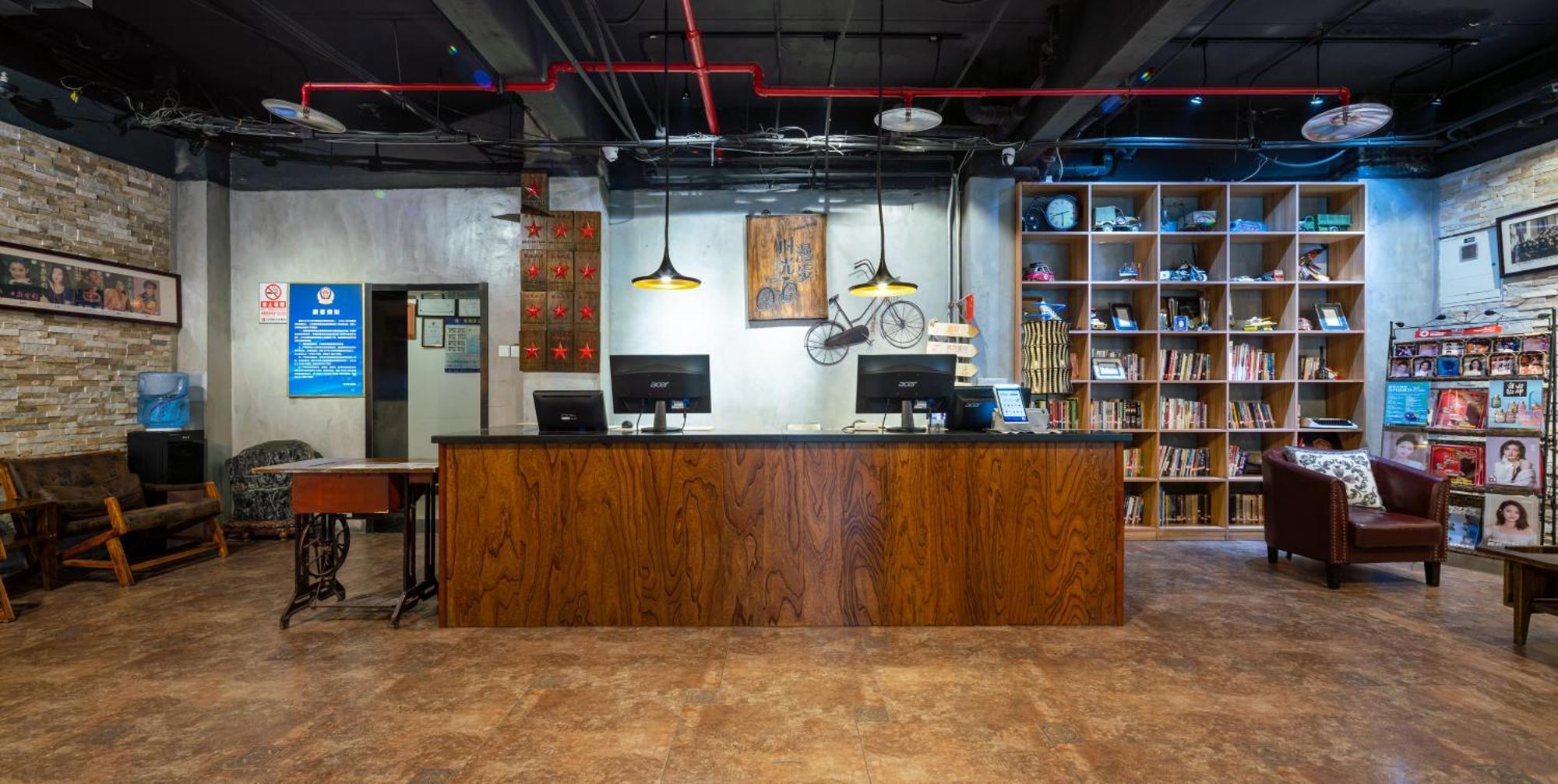Nost Algia Hotel - Near Beijing Yonghe Lama Temple, Ghost Street, Beihai Park, Jingshan Park, Drum Tower, Houhai Bar Street, Tian'Anmen Square, Located In Beijing Traditional Hutongs, 5 Minutes Away From Subway, Free Laundry Serive Exteriör bild