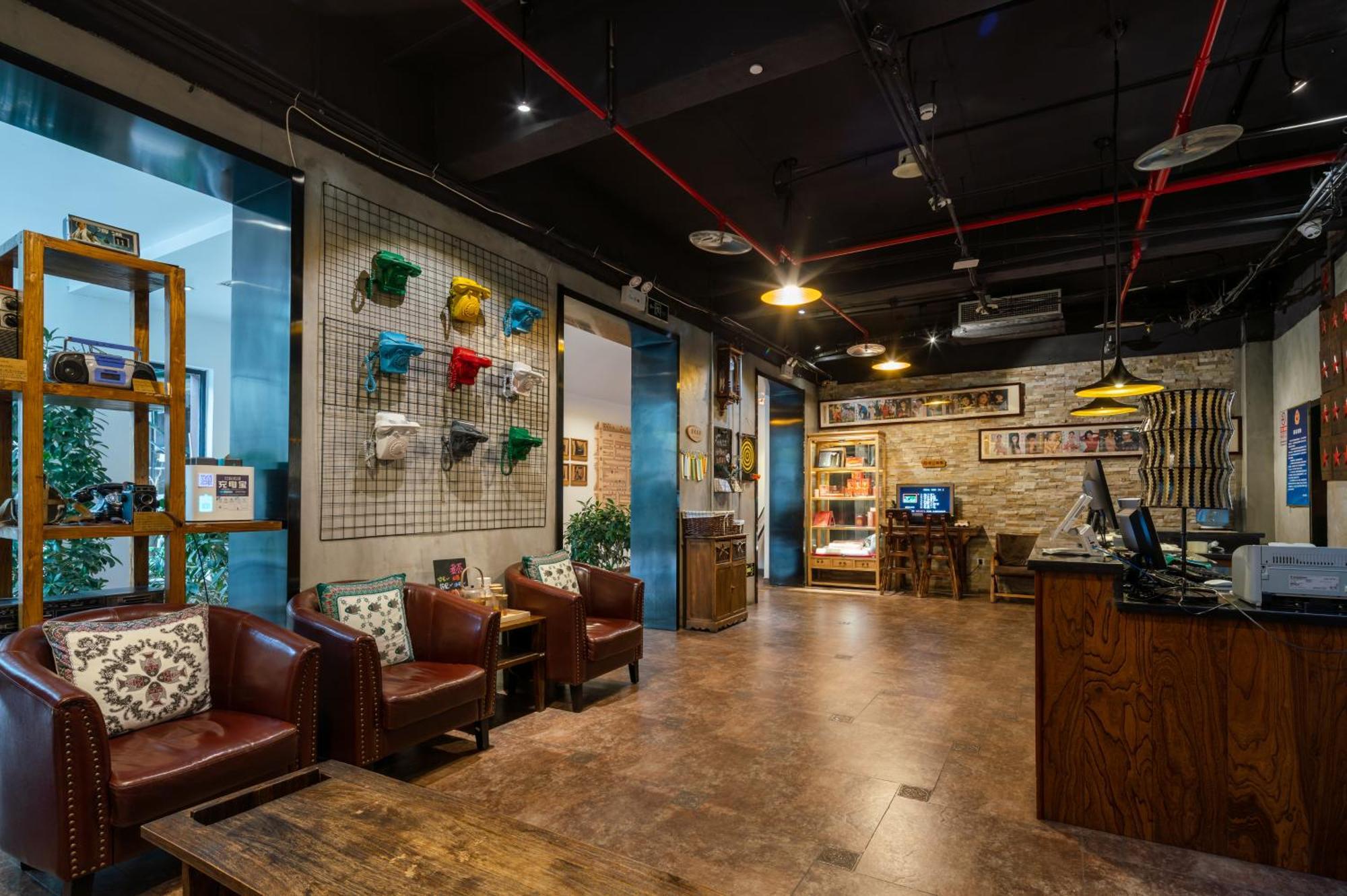 Nost Algia Hotel - Near Beijing Yonghe Lama Temple, Ghost Street, Beihai Park, Jingshan Park, Drum Tower, Houhai Bar Street, Tian'Anmen Square, Located In Beijing Traditional Hutongs, 5 Minutes Away From Subway, Free Laundry Serive Exteriör bild