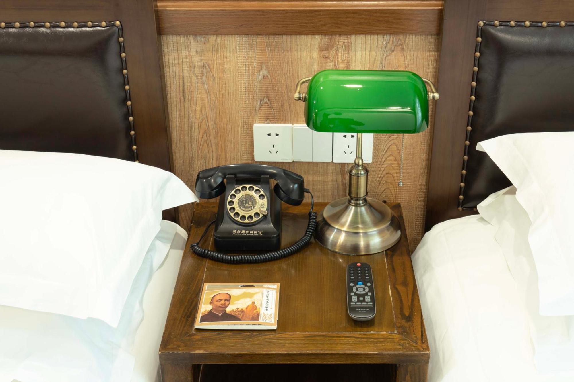 Nost Algia Hotel - Near Beijing Yonghe Lama Temple, Ghost Street, Beihai Park, Jingshan Park, Drum Tower, Houhai Bar Street, Tian'Anmen Square, Located In Beijing Traditional Hutongs, 5 Minutes Away From Subway, Free Laundry Serive Exteriör bild