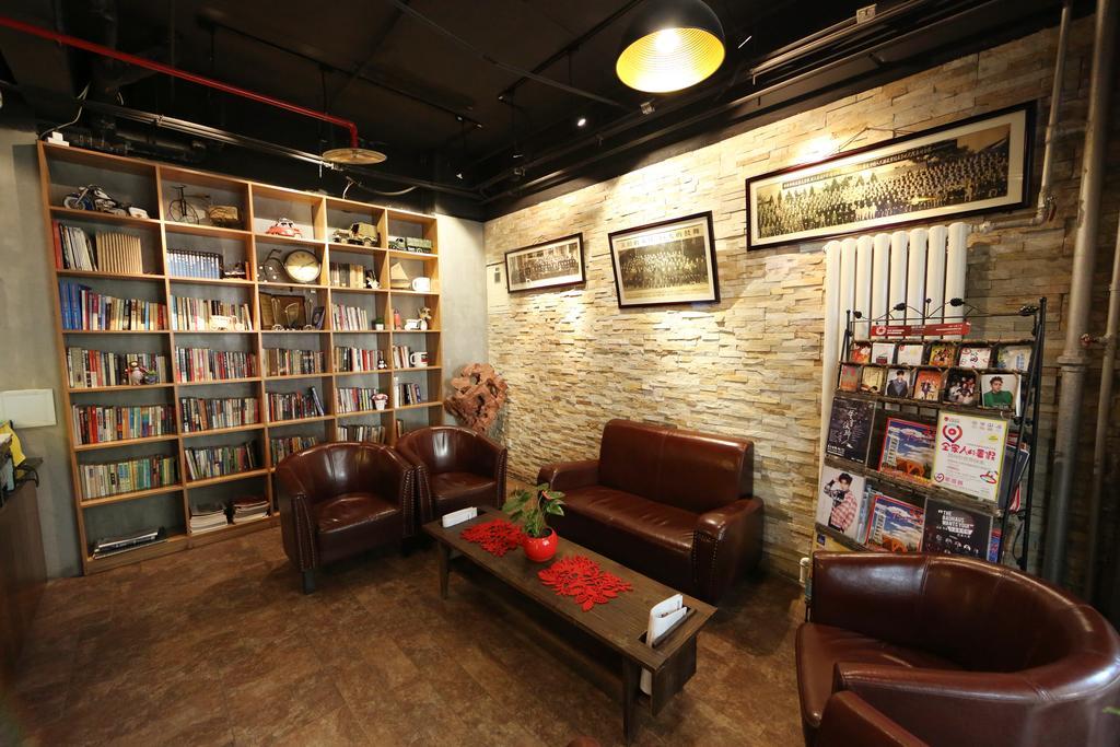 Nost Algia Hotel - Near Beijing Yonghe Lama Temple, Ghost Street, Beihai Park, Jingshan Park, Drum Tower, Houhai Bar Street, Tian'Anmen Square, Located In Beijing Traditional Hutongs, 5 Minutes Away From Subway, Free Laundry Serive Exteriör bild