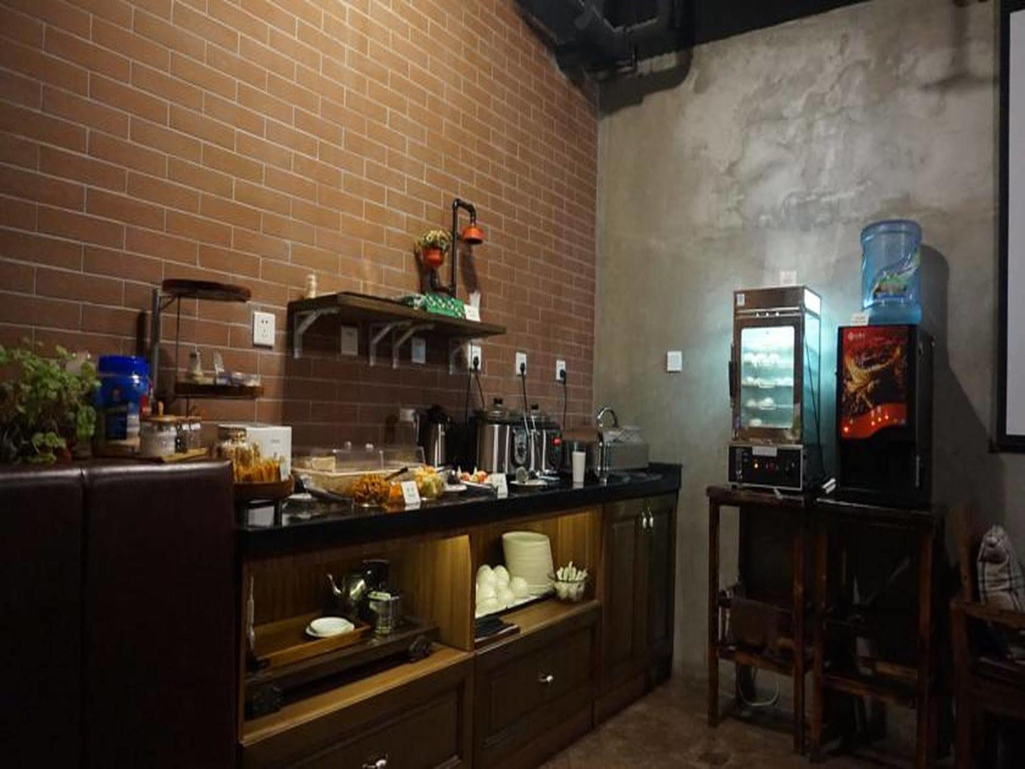 Nost Algia Hotel - Near Beijing Yonghe Lama Temple, Ghost Street, Beihai Park, Jingshan Park, Drum Tower, Houhai Bar Street, Tian'Anmen Square, Located In Beijing Traditional Hutongs, 5 Minutes Away From Subway, Free Laundry Serive Exteriör bild