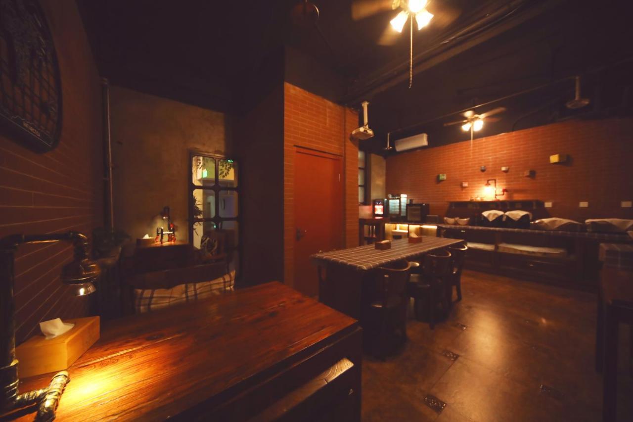 Nost Algia Hotel - Near Beijing Yonghe Lama Temple, Ghost Street, Beihai Park, Jingshan Park, Drum Tower, Houhai Bar Street, Tian'Anmen Square, Located In Beijing Traditional Hutongs, 5 Minutes Away From Subway, Free Laundry Serive Exteriör bild