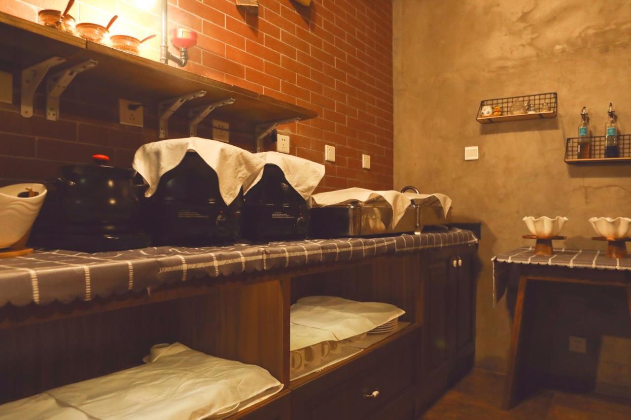 Nost Algia Hotel - Near Beijing Yonghe Lama Temple, Ghost Street, Beihai Park, Jingshan Park, Drum Tower, Houhai Bar Street, Tian'Anmen Square, Located In Beijing Traditional Hutongs, 5 Minutes Away From Subway, Free Laundry Serive Exteriör bild